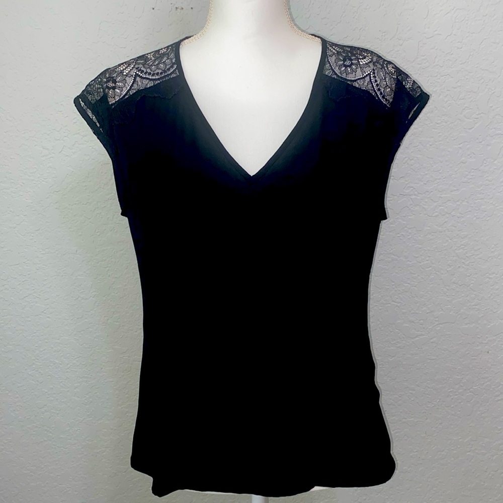 Banana Republic laced v-neck no sleeve black blouse size s petite